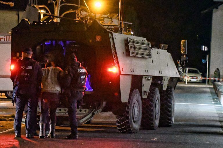 Am Donnerstagabend übten Polizei und Heer das gemeinsame Vorgehen gegen Terroristen nach einem Anschlag. <span class="copyright">Bundesheer</span>