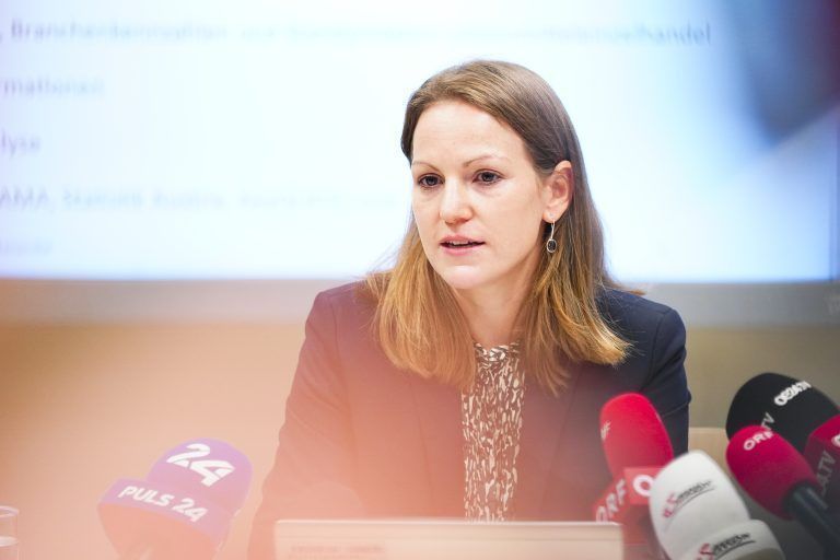 <span class="copyright">APA/EVA MANHART</span>