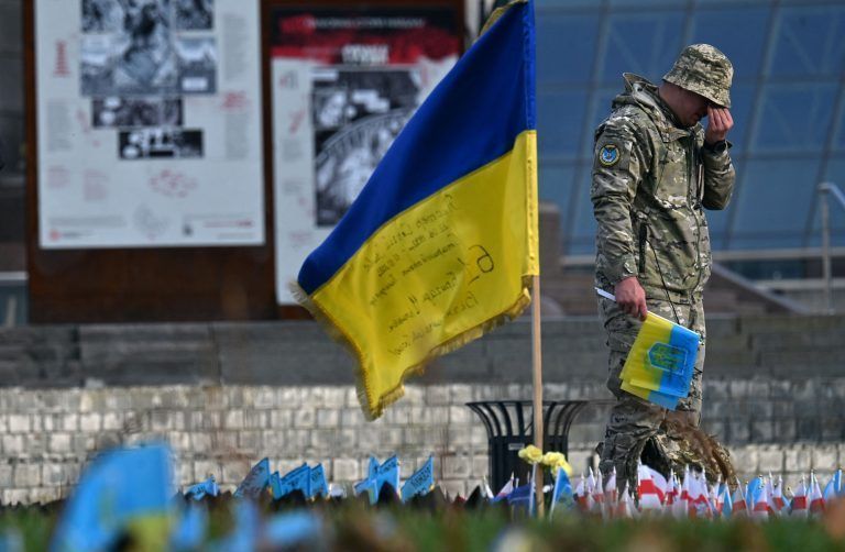 Krieg und Trauer haben die Ukraine fest im Griff. Eine Rückkehr in ihre Heimat ist für Flüchtlinge mit Risiken verbunden. <span class="copyright">AFP</span>