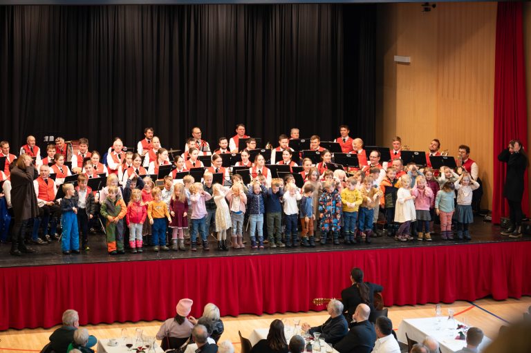 Auch die Kindergartenkinder waren an diesem Tag beteiligt und gestalteten ihn aktiv mit.