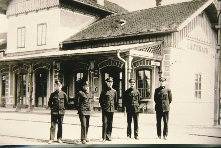 Ein Blick zurück: Das Bahnhofsgebäude in Lauterach, wie es einstwar. <span class="copyright">Volare</span>