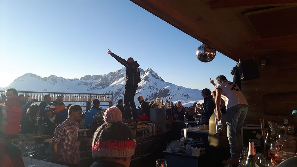 Dieser Gastwirt sorgt jetzt an Arlberg-Pisten für  Speis, Trank und Après-Ski
