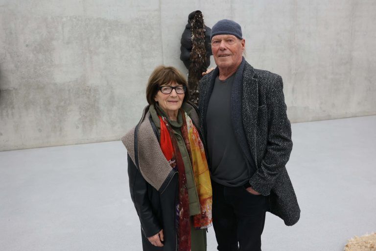 Rosmarie und Künstler Gernot Riedmann.