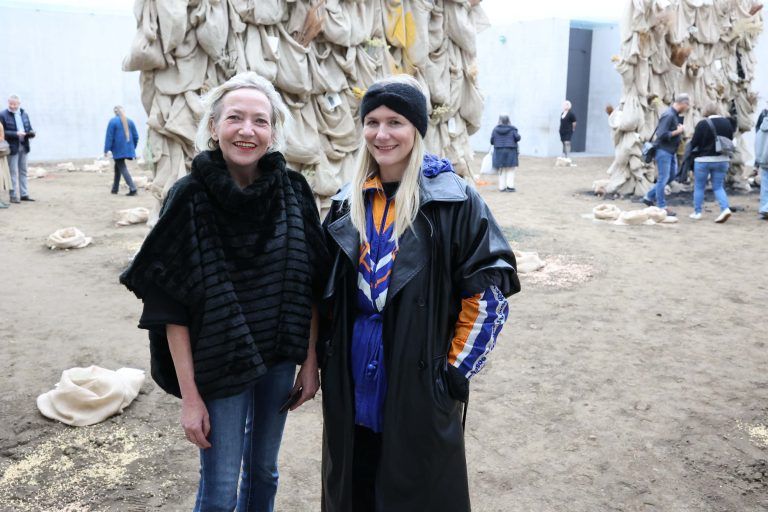 Galeristin Sylvia Janschek und Künstlerin Katja Berger.
