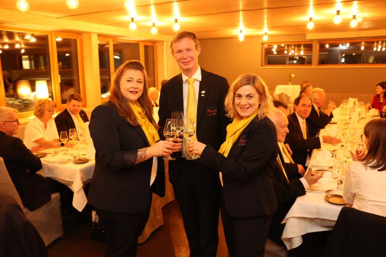 Ines Brunner, Jugendreferent Bernhard Keckeis und Jasmin Hofstädter (Bodega Rioja, Lustenau).