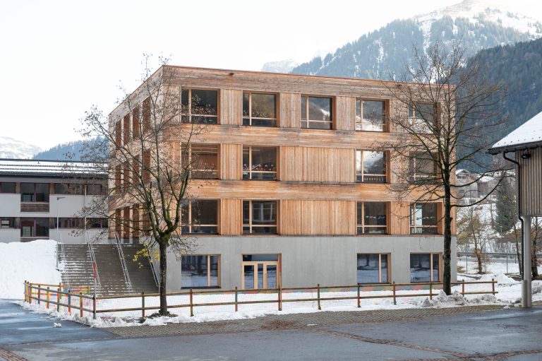 Die neue Volksschule in Au wurde zu Schulbeginn bezogen und am Katharinentag feierlich eingeweiht. <span class="copyright">MAM/9</span>
