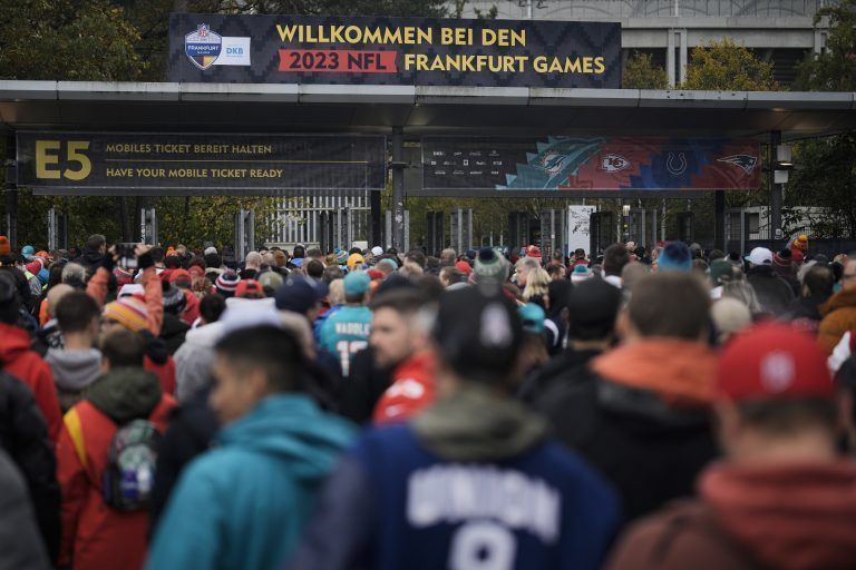 Nur wer sich lange anstellt, ist irgendwann dabei. <span class="copyright">AP Photo/Markus Schreiber</span>