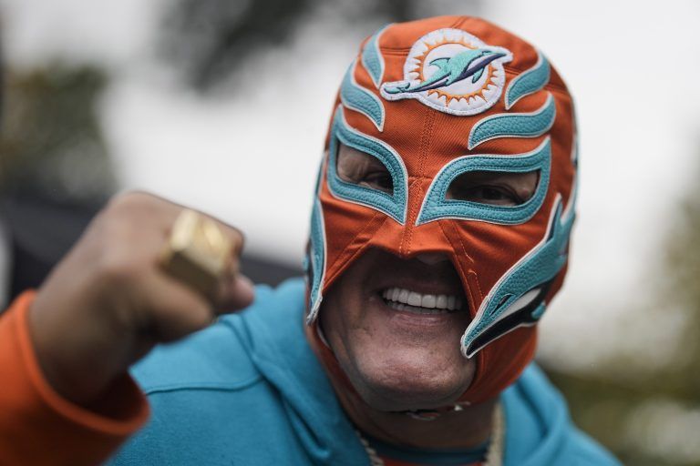 Ein Dolphins-Fan in Frankfurt. <span class="copyright">AP Photo/Markus Schreiber</span>