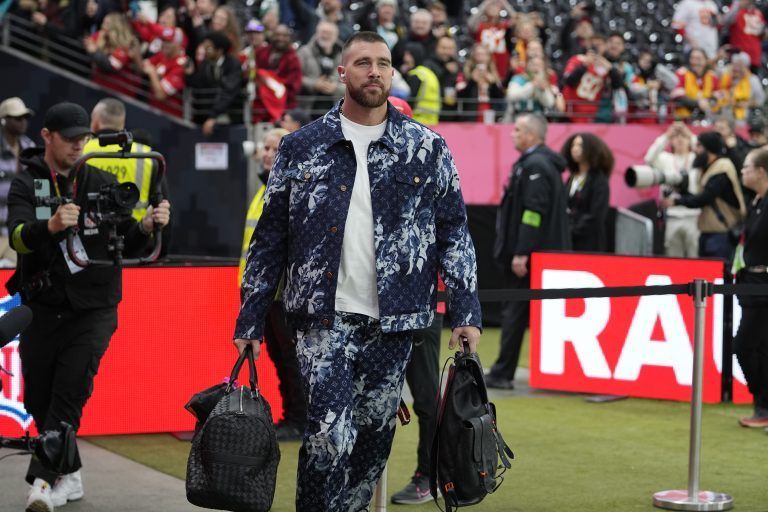 „Kansas City Chiefs Tight End"-Superstar Travis Kelce ist in den vergangenen Monaten auch Nicht-Football-Fans mit seiner Beziehung zu Taylor Swift ein Begriff geworden. <span class="copyright">AP Photo/Martin Meissner</span>