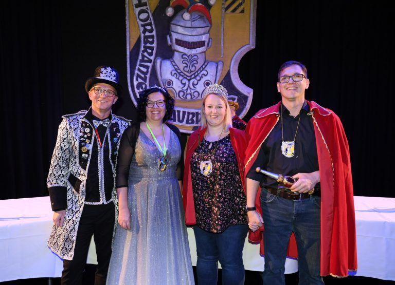 Scheidendes Prinzenpaar Prinz Hubert und Prinzessin Simone (l.) und neues Prinzenpaar Prinzessin Desiree und Prinz Florian (r.).