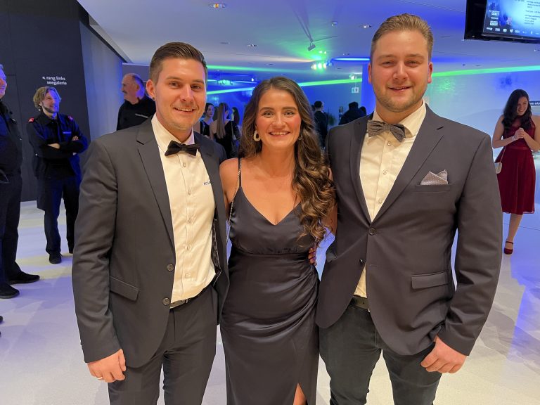 Feierlaune bei Manuel und Nadja Pehr sowie Dario Fink.