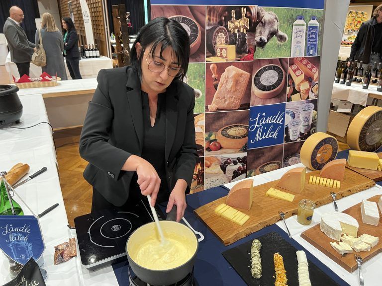 Fondue zubereitet von Bettina Battisti-Fritsch (Vorarlberg Milch).