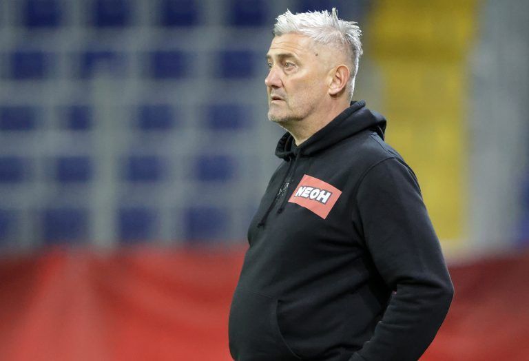 0:4 trotz mehrerer Top-Chancen : Markus Mader kennt sich nicht mehr aus. Er dürfte weiter Trainer bleiben.<span class="copyright">GEPA</span>
