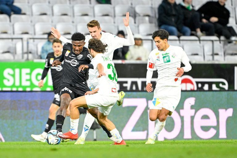 Mit seinem zweiten Saisontor gelang Gustavo Santos (l.) der Ehrentreffer.gepa