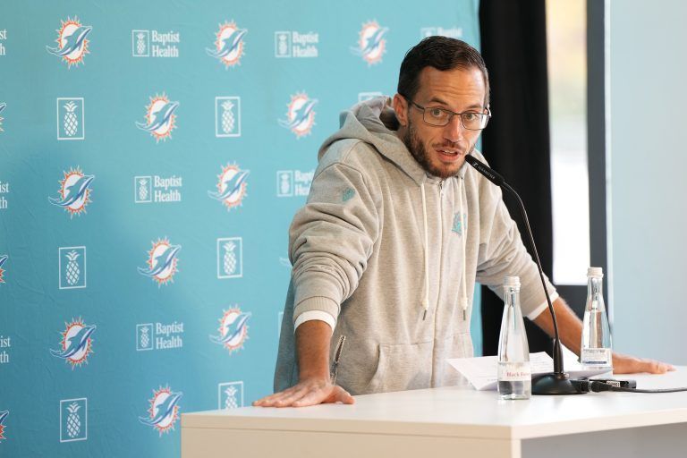 Mike McDaniel, Headcoach der Miami Dolphins, beim Pressegespräch. <span class="copyright">ap</span>