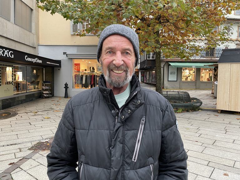 Ich finde, dass Deutschland eine schwächere Partie gespielt hat, als man es von ihnen gewohnt ist.Die Österreicher hingegen haben auf dem Spielfeld performt. Wenn Österreich bei der Europameisterschaft so spielt, könnte es eine positive Platzierung für Österreich werden.Ernst Stecher, 72, Dornbirn