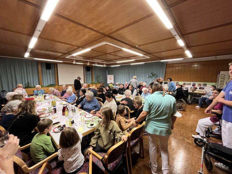 Bei der Vorstellung der Videos war im Seniorenhaus viel los. <span class="copyright">VN/Plesch</span>