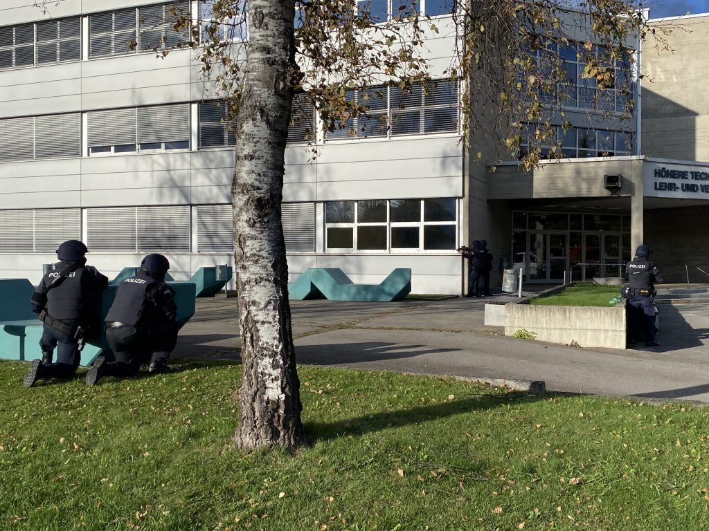 &#8220;Scherz&#8221; mit Amokdrohung wird für 18-Jährige teuer