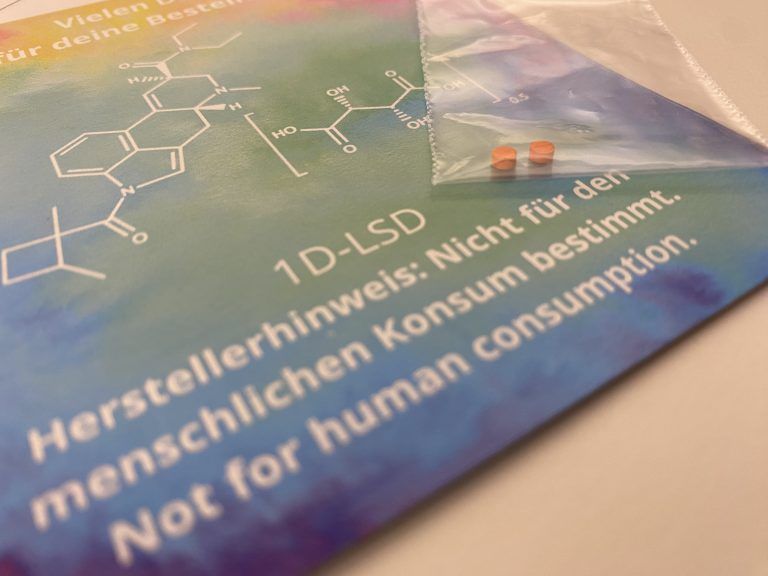 Die beiden Tabletten sind winzig, der Lieferung liegt der Hinweis bei, dass die Tabletten nicht für den Konsum gedacht sind. Damit sichert sich der Lieferant rechtlich ab. <span class="copyright">VN/RAuch</span>