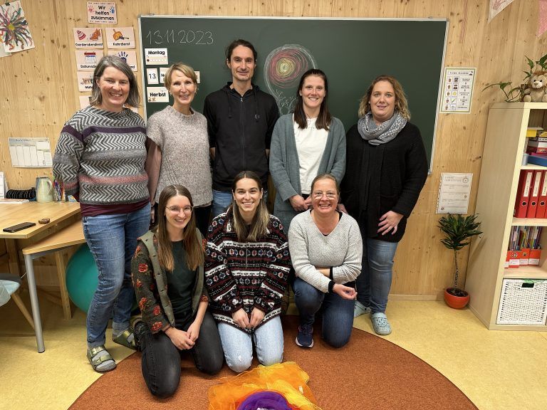Hinten von links nach rechts: Elisabeth Fußenegger, Anne Gasperi, Noah Steurer, Stefanie Fritz und Bettina Ganahl, vorne von links nach rechts: Milena Sander, Teresa Durig und Sylvia Huter.