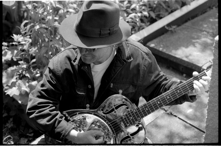 Michael Köhlmaier, mit dem Sepp Dreissinger zusammen Gitarre gespielt hat. <span class="copyright">SEPP DREISSINGER</span>