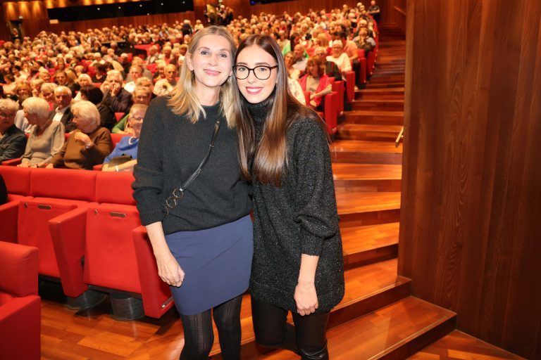 Bea Neururer und Zaklina Sparr bei der CD-Präsentation.