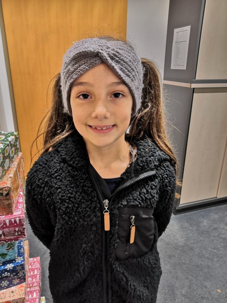 „Ich finde es wichtig, dass wir anderen Kindern helfen. Möglichst viele sollen Weihnachten feiern können. Das Basteln der Karten, das Befüllen der Kartons, aber vor allem das Singen in der Kirche haben mir gut gefallen.“ <em>Magdalena, 9 Jahre, dritte Klasse</em>