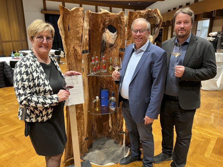 Marie-Luise Dietrich sowie Walter und Markus Pfanner luden zur traditionellen Hausmesse.
