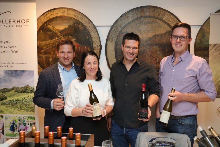 Harald und Birgil Lieleg (Kollerhof), Hannes Hiller-Jordan (Weingut Jordan) sowie Winzer Robert Direder.