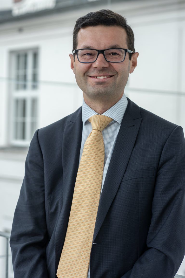 Andreas Müller, gebürtiger Lustenauer, der an der Uni Basel lehrt: Heikel wird es, wenn man zu Sanktionen schreiten möchte. <span class="copyright">Foto: Uni Basel</span>