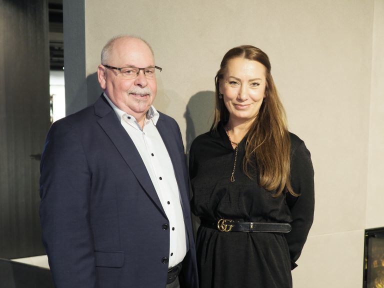 Helmut Schuster (Platzhirsch) und Caroline Körver-Gombauld (Präg) organisierten das Event.