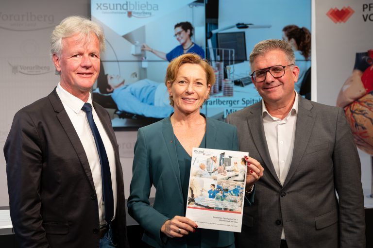 Gerald Fleisch, Martina Rüscher und Andreas Stieger sprachen über die Lage im Gesundheitsbereich. <span class="copyright">Land Vorarlberg, A. Serra</span>