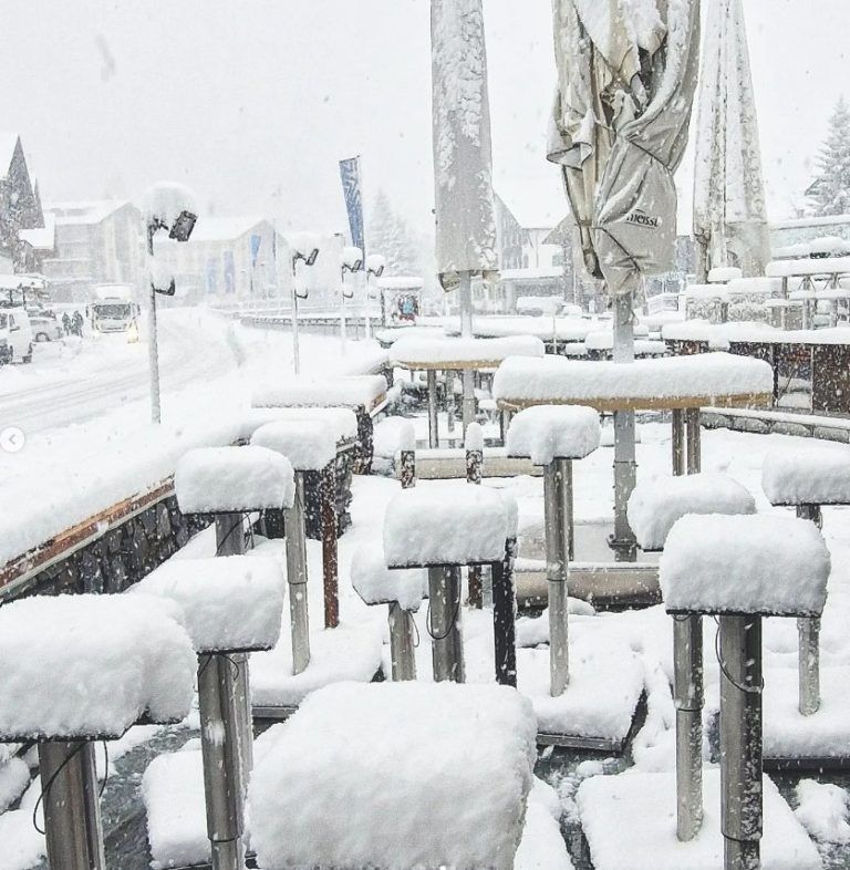 In Lech freut man sich über den Schnee.<span class="copyright"> Lech Zuers Tourismus</span>