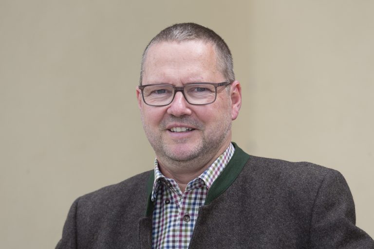 Siegbert Terzer setzt sich mit viel Engagement für eine nachhaltige Waldbewirtschaftung ein. <span class="copyright">Mathis Fotografie</span>