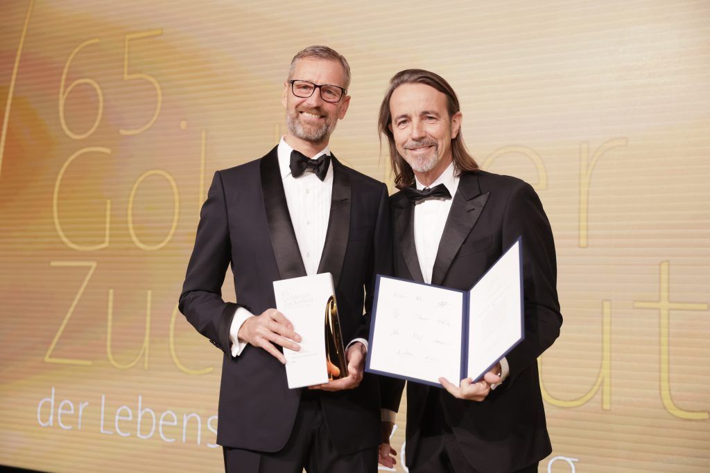 Wichtigster Branchen­preis für Jürgen  Sutterlüty (l.). »D2