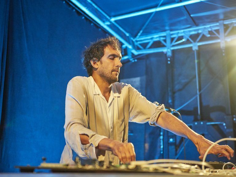 Nach zwei erfolgreichen Performances 2017 und 2018 in Bregenz kommt Tarek Atoui auch im Jahr 2024 ins KUB. KUB/KUZMANOVIC (2)