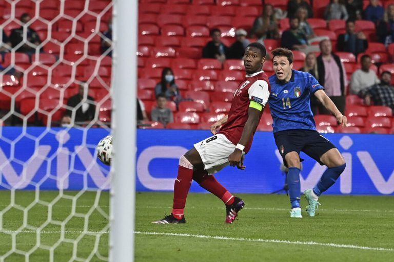 Bei der EURO 2021 zogen David Alaba und Co. gegen Frederico Chiesas Italiener im Achtelfinale den Kürzeren. 2024 bei der URO in Deutschland könnte die ÖFB-Elf schon in der Gruppe aufeinandertreffen. ap