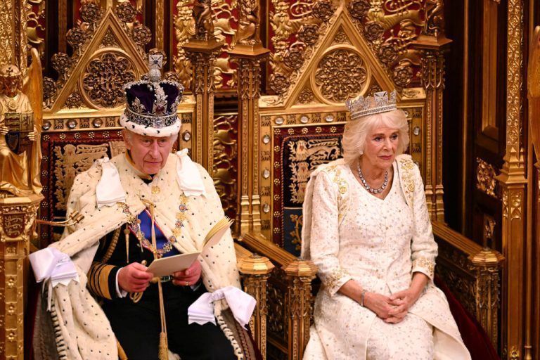 Charles III. hielt gestern in Begleitung seiner Frau Camilla zum ersten Mal als König die traditionsreiche „King‘s Speech“ in London. ap