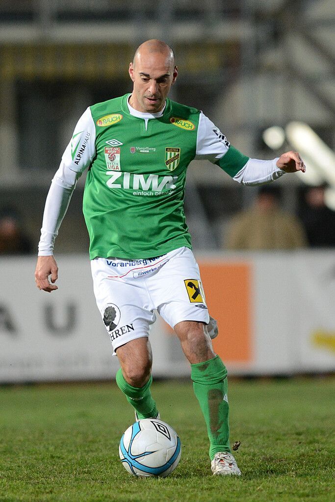 Das Highlight waren sicher die Derbys gegen Bregenz, als wir vor einer unglaublichen Kulisse gespielt haben. Wir hatten in der 2. Liga fast grundsätzlich mehr Zuschauer als andere Mannschaften, das hat das Reichshofstadion immer ausgezeichnet. Ich kann mich an das Heimspiel 2012 gegen den WAC erinnern, da kamen unter der Woche über 6000 Fans. Harald Dürr, Austria-Rekordspieler