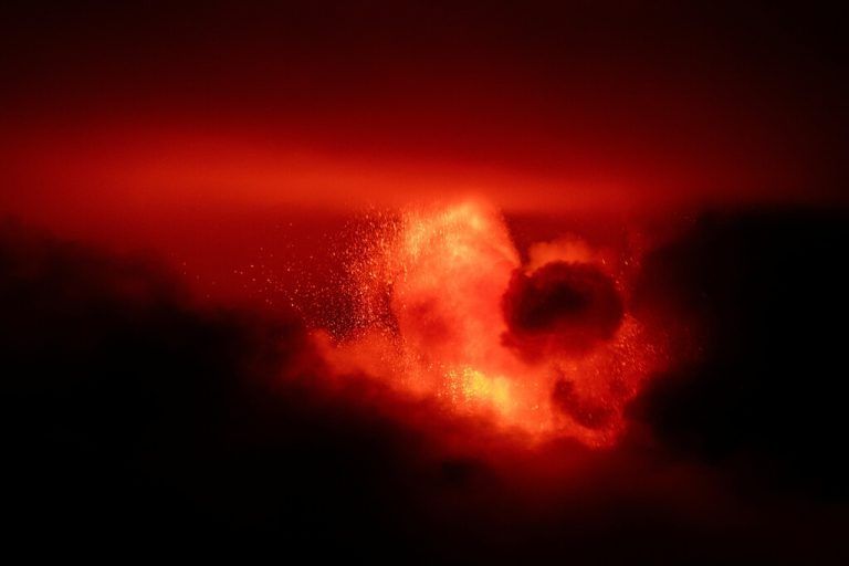 Der Ätna spuckte eine große Menge Lava, nun ist die Lage wieder stabil.reuters