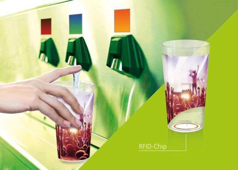 Der Cup-Concept-Mehrwegbecher mit eingebautem RFID-Chip ermöglicht ein bargeldloses Pfandsystem.  FA