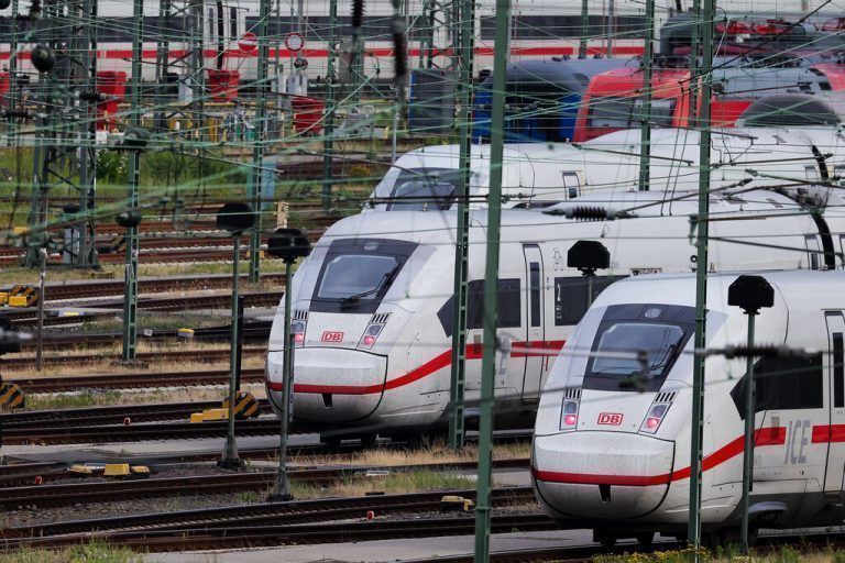 Deutsche Lokführergewerkschaft ruft ab Mittwochabend zum Warnstreik auf. DPA