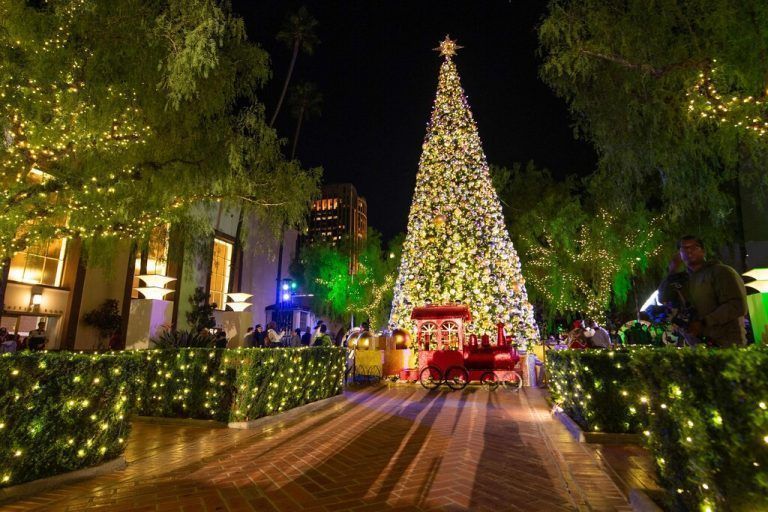 Die Beleuchtungszeremonie des Weihnachtsbaums an der Union Station in Los Angeles gilt als Highlight für Schaulustige aus aller Welt. afp