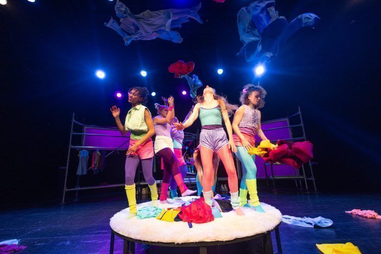 Die Choreografien wechseln zwischen Jane Fondas „Workout“ und Michael Jacksons „Thriller-Dance“. VN/Hartinger