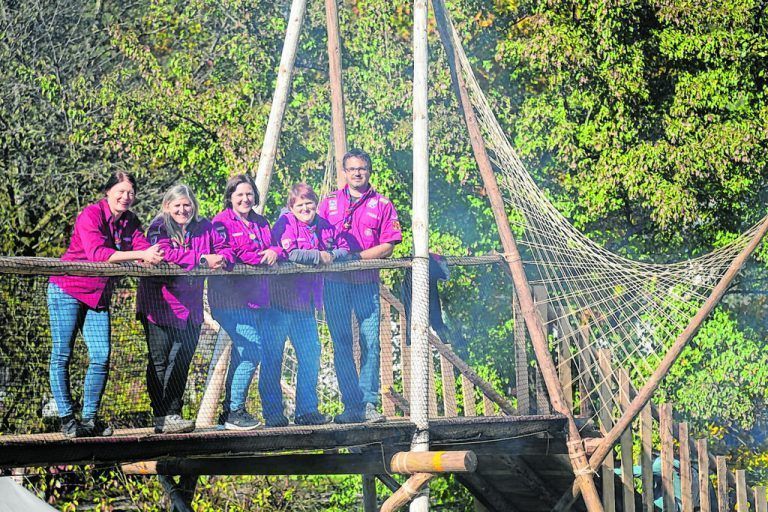 Die Pfadfindergruppe Rankweil eröffnet die „Brücke ins Abenteuer“ und feiert eine jahrzehntelange Leidenschaft für die Kinder- und Jugendarbeit.Pfadfindergruppe Rankweil