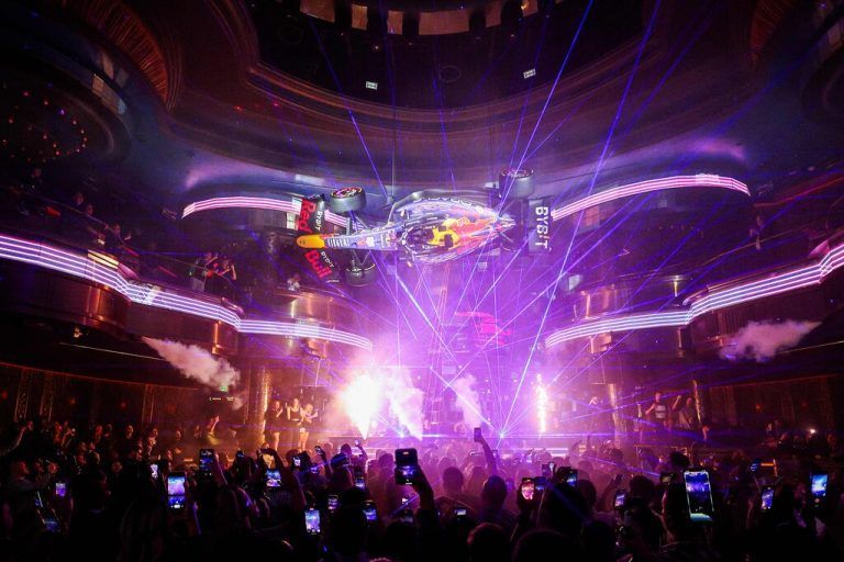 Die Red-Bull-Show in Las Vegas im Vorfeld des Formel-1-Wochenendes.apa