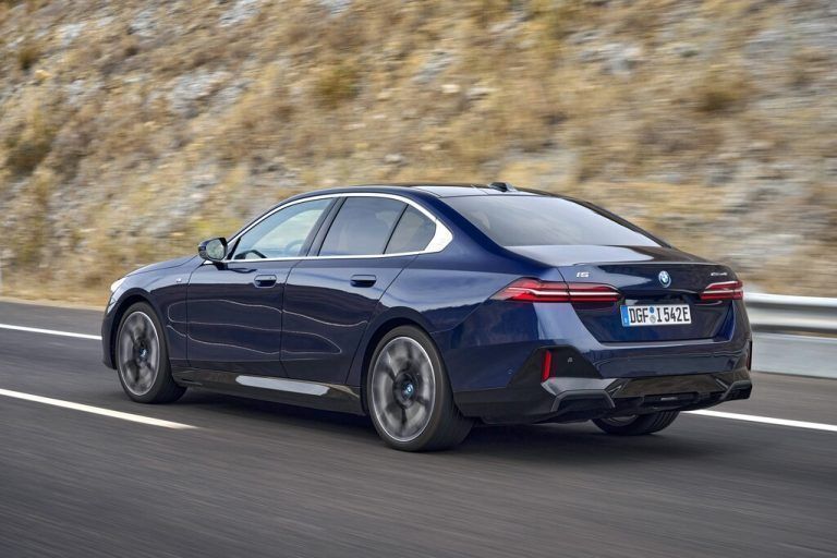 Die Soft-Kanten-Eckigkeit von BMW fällt am Heck mehr auf als an der Front.