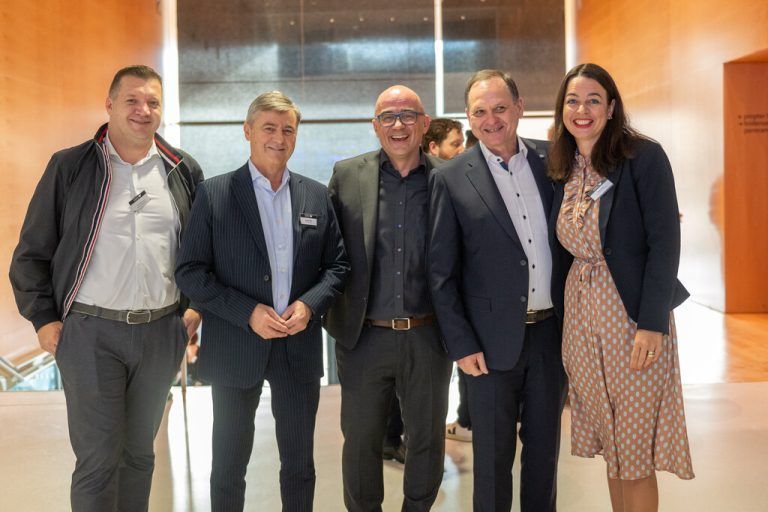 Die stv. VN-Chefredakteurin Hanna Reiner mit Helmut Nussbaumer (Inhaus), Reiseunternehmer Klaus Herburger, Oliver Wehinger (Inhaus) und Helmut Gstöhl (Zaltech).