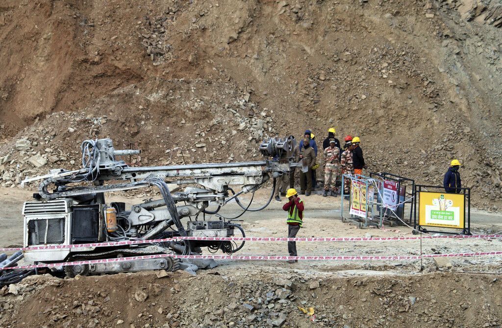 Einsatz zur Rettung von Arbeitern in Indien unterbrochen