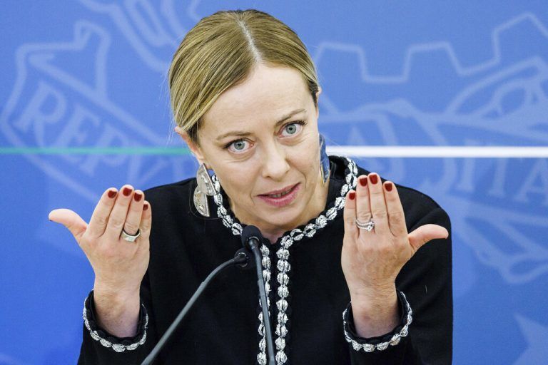 Es bleibt unklar, ob die Regierungschefin ihre Pläne umsetzen kann. LaPresse/AP